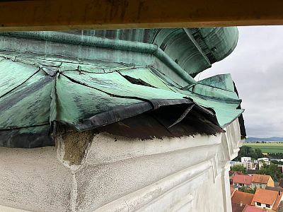 Kontrola opravené věže v Jevíčku pomocí autojeřábu Liebherr 1130